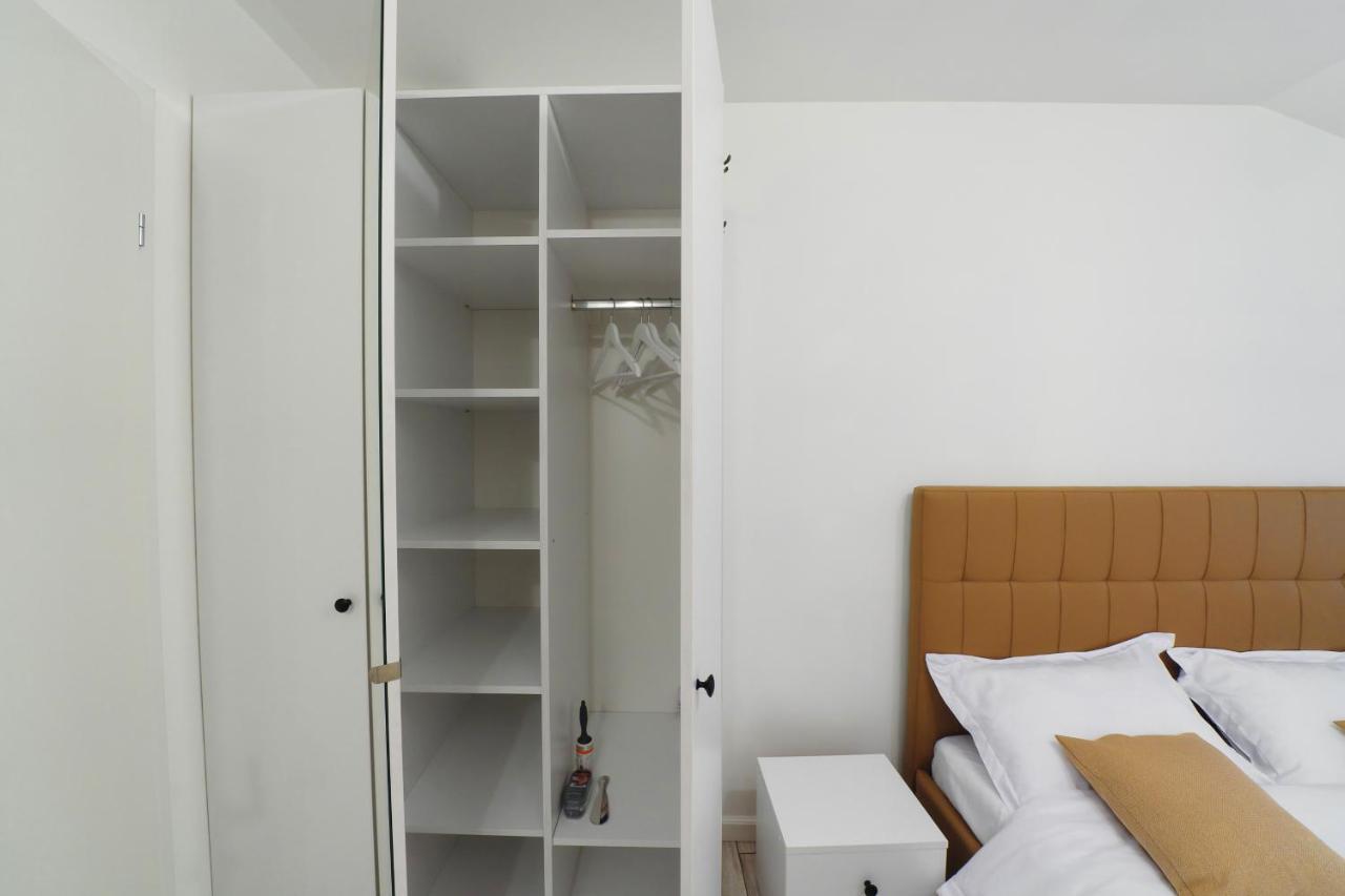 Bella House Apartaments Craiova Eksteriør billede